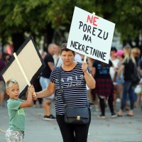 Prosvjed građana protiv poreza na nekretnine