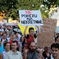 Prosvjed građana protiv poreza na nekretnine