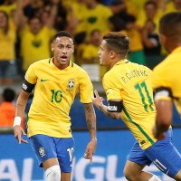 Philippe Coutinho (u sredini) i Neymar