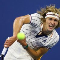 Alexander Zverev servira