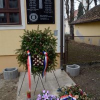 Ploča HOS-a u Jasenovcu