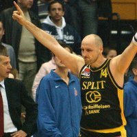 Dino Rađa kao prvak Hrvatske sa Splitom 2003.