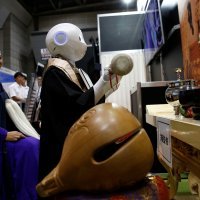 Robot svećenik