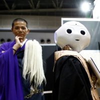 Robot svećenik
