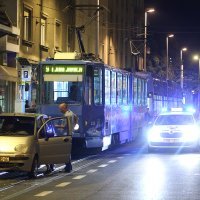 Sudar dva tramvaja i osobnog automobila u Tratinskoj ulici
