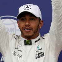 Lewis Hamilton između Maxa Verstappena i Daniela Ricciarda