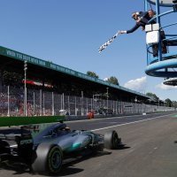 Hamilton prolazi ciljem