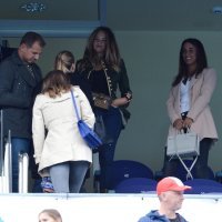 Izabel Kovačić i Vanja Modrić bodre muževe iz lože