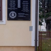 Pripadnici HOS-a kod ploče u Jasenovcu