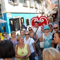 Građani u pratnji turističkog vodiča