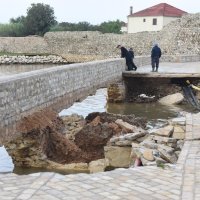 Pod bujicom vode srušena oba mosta koja povezuju stari grad