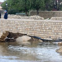 Pod bujicom vode srušena oba mosta koja povezuju stari grad