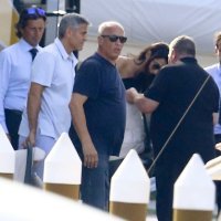 George Clooney sa suprugom Amal i blizancima