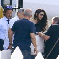 George Clooney sa suprugom Amal i blizancima