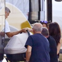George Clooney sa suprugom Amal i blizancima