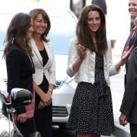 Kate Middleton s majkom Carole i sestrom Pippom