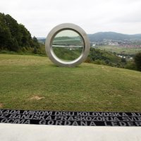 Hrvatska Kostajnica - spomenik Gordanu Ledereru