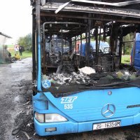 U Strugama na okretištu u potpunosti izgorio ZET-ov autobus