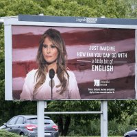 Plakati s Melanijom Trump