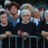 Split: Mnoštvo građana dočekalo neraspadnuto tijelo Leopolda Bogdana Mandića