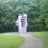 Spomenik Branka Ružića obnovljen i ponovo postavljen na svoje mjesto u svibnju 2016.