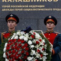 Spomenik Mihailu Kalašnjikovu