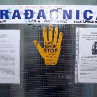 Zidovi čekaonice rodilišta KB Sveti Duh ispisani raznim porukama