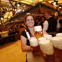 Konobarica na Oktoberfestu