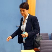 Frauke Petry napustila AFD usred tiskovne konferencije