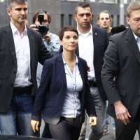 Frauke Petry napustila AFD usred tiskovne konferencije