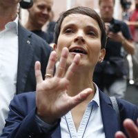 Frauke Petry napustila AFD usred tiskovne konferencije
