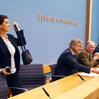 Frauke Petry napustila AFD usred tiskovne konferencije