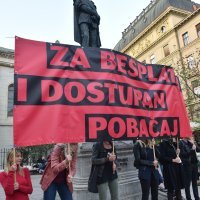 Na Trgu Petra Preradovića održan je prosvjedni skup "Za besplatni i dostupan pobačaj"
