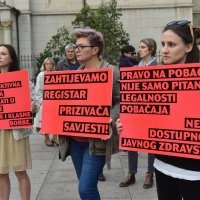 Na Trgu Petra Preradovića održan je prosvjedni skup "Za besplatni i dostupan pobačaj"