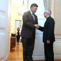 Predsjednik Vlade Andrej Plenković s apostolskim nuncijem Pintom