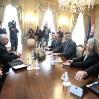 Predsjednik Vlade Andrej Plenković s apostolskim nuncijem Pintom