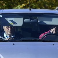 Ante Todorić na ulazu u Kulmerove dvore nakon ulaska policije