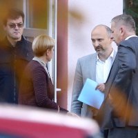 Mislav Galić u društvu odvjetnika Mate Matića i Dubravke Krklec