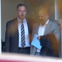 Mislav Galić u društvu odvjetnika Mate Matića i Dubravke Krklec