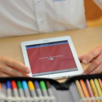 Učenici na tabletima