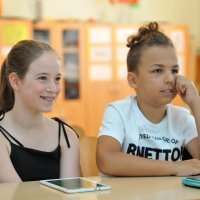 Učenici na tabletima