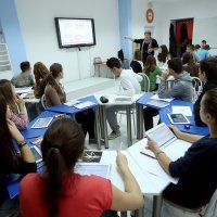 Učenici na tabletima