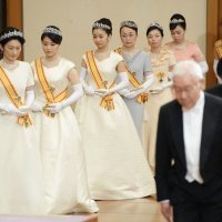 Princeza Kiko s kćerima, princezama Mako i Kako