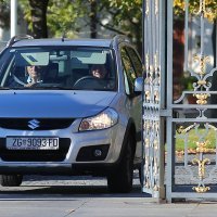 Policija i istražitelji ispred Kulmerovih dvora