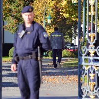 Policija i istražitelji ispred Kulmerovih dvora