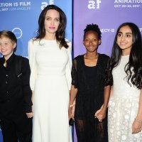 Shiloh Jolie-Pitt, Angelina Jolie, Zahara Jolie-Pitt, Saara Chau