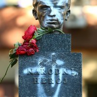 Na bisti Ive Lole Ribara ponovno osvanuo ustaški simbol