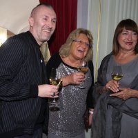 Mani Gotovac na proslavi nakon premijera baleta Apoksiomen u zagrebačkom HNK