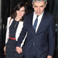 Rowan Atkinson i Louise Ford