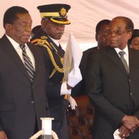 Bivši potpredsjednik Zimbavea Emmerson Mnangagwa i Robert Mugabe